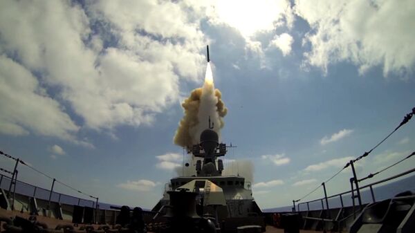 Lansiranje krstarećih raketa kalibr sa Sredozemnog mora na objekte Nusra fronta u Siriji - Sputnik Srbija