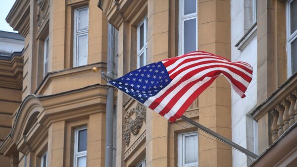 Застава САД на згради америчке амбасаде у Москви - Sputnik Србија