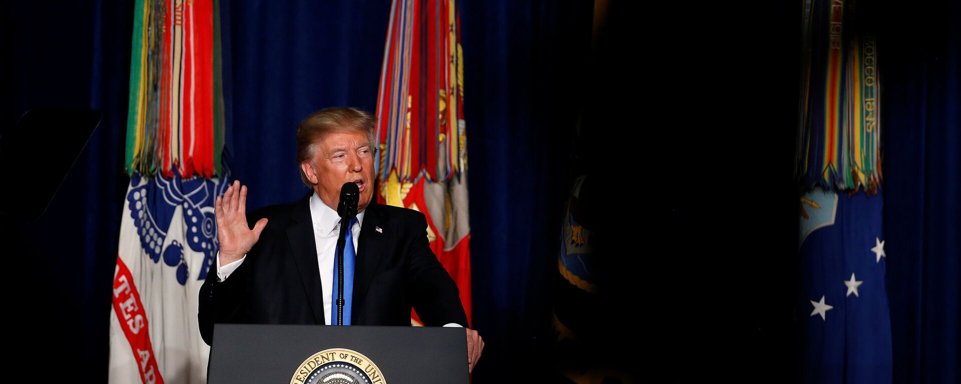 Američki predsednik Donald Tramp govori o strategiji SAD u Avganistanu u vojnoj bazi Fort Majer u Virdžiniji - Sputnik Srbija, 1920, 18.08.2021