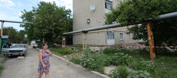 Стамбена зграда оштећена у артиљеријском нападу у Марјинки у близини Доњецка Стамбена зграда оштећена у артиљеријском нападу у Марјинки у близини Доњецка - Sputnik Србија