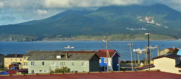 Вулкан Мендељејев у близини села Јужнокурилск на острву Кунашир Вулкан Мендељејев у близини села Јужнокурилск на острву Кунашир - Sputnik Србија