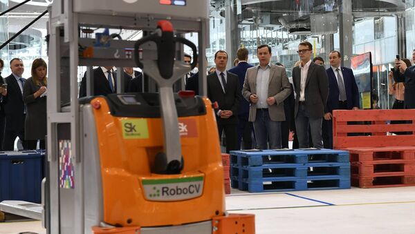 Председник RoboCV Сергеј Малцев и руски премијер Дмитриј Медведев - Sputnik Србија