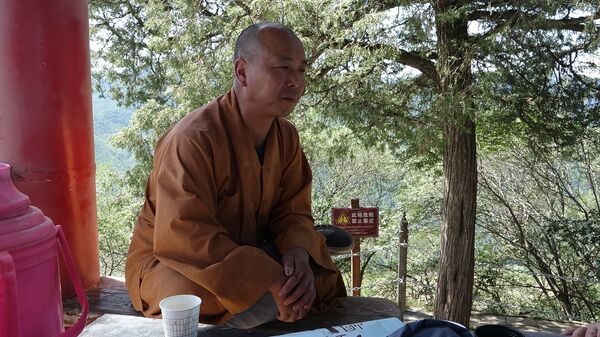 Budistički monah na planini Kongtong, kod Pinglianga, provincija Gansu - Sputnik Srbija