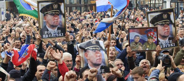 Народ у Загребу са сликама генерала А. Готовине и М.Маркача - архивкса фотографија Народ у Загребу са сликама генерала А. Готовине и М.Маркача - архивкса фотографија - Sputnik Србија
