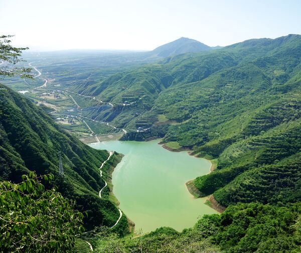 Pogled sa planine Kongtong, kod Pinglianga, provincija Gansu Pogled sa planine Kongtong, kod Pinglianga, provincija Gansu - Sputnik Srbija