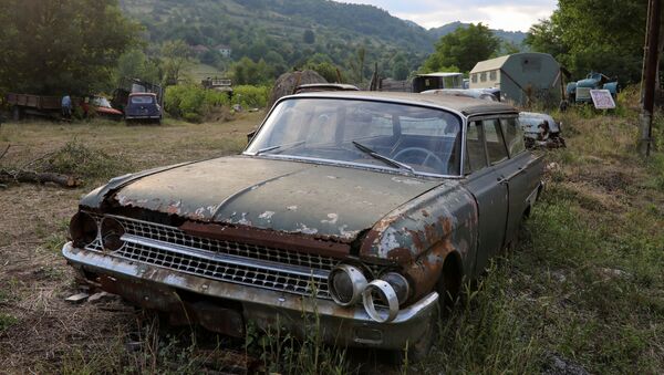 Стари аутомобил у селу Каренатац код Књажевца. - Sputnik Србија