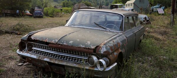 Стари аутомобил у селу Каренатац код Књажевца. - Sputnik Србија