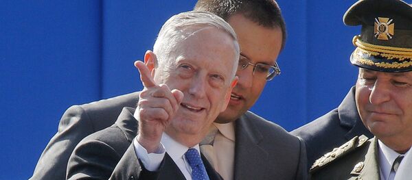 Američki ministar odbrane Džejms Matis u poseti Ukrajini. Američki ministar odbrane Džejms Matis u poseti Ukrajini. - Sputnik Srbija