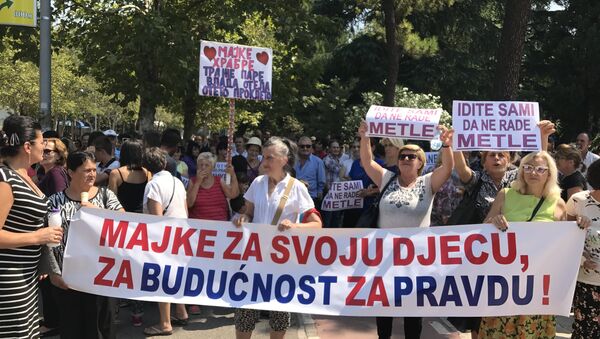 Протест мајки троје деце у Подгорици - Sputnik Србија