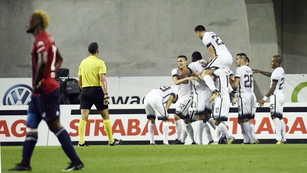 Igrači Partizana proslavljaju pobedu nad Videotonom u Budimpešti - Sputnik Srbija