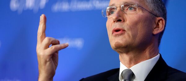 Генсек НАТО Йенс Столтенберг во время выступления в Брюсселе - Sputnik Србија