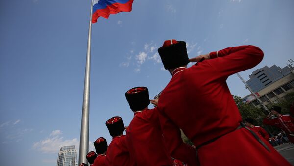 Učesnici proslave Dana Nacionalne zastave Ruske Federacije u Krasnodaru. - Sputnik Srbija