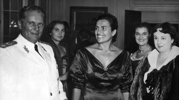 Josip Broz Tito i Jovanka Broz: Prvo pojavljivanje u javnosti posle venčanja  - Sputnik Srbija