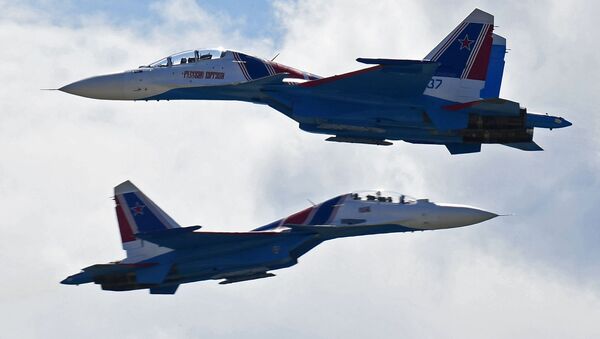 Авиони Су-30СМ акробатске групе Руски витезови - Sputnik Србија