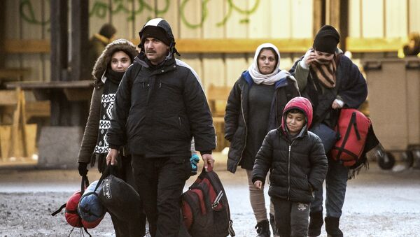 Migranti dolaze u izbeglički kamp na severu Francuske - Sputnik Srbija