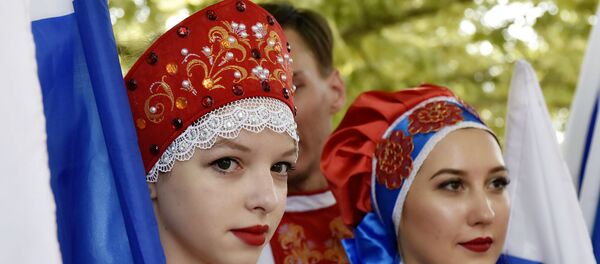 Учесници обележавања Дана државне заставе Руске Федерације у Симферопољу. - Sputnik Србија