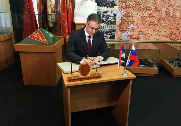 Министар унутрашњих послова Србије Небојша Стефановић у музеју Министар унутрашњих послова Србије Небојша Стефановић у музеју - Sputnik Србија