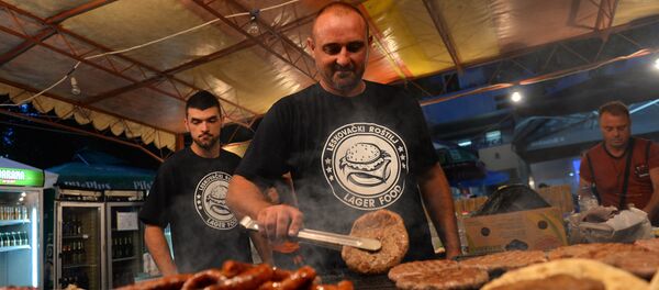Leskovački roštilj je jedinstven, specifičan i prepoznatljiv, a njegova tajna se prenosi sa generacije na generaciju i ljubomorno čuva. Leskovački roštilj je jedinstven, specifičan i prepoznatljiv, a njegova tajna se prenosi sa generacije na generaciju i ljubomorno čuva. - Sputnik Srbija