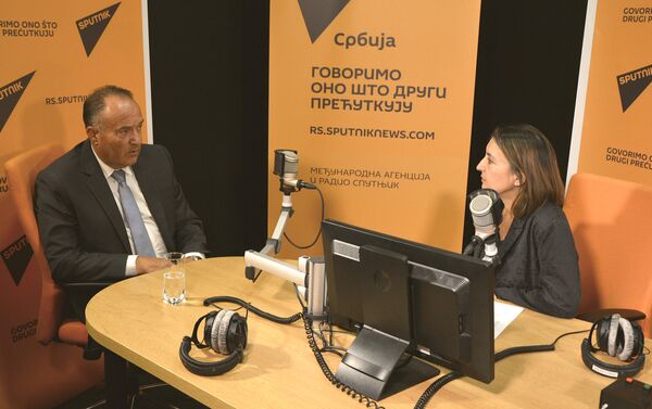 Министар просвете, науке и технолошког развоја Младен Шарчевић у Спутњиковом студију са новинарком Тањом Трикић. Министар просвете, науке и технолошког развоја Младен Шарчевић у Спутњиковом студију са новинарком Тањом Трикић. - Sputnik Србија