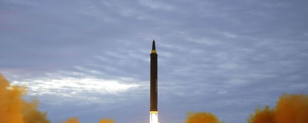 Lansiranje severnokorejske rakete dugog dometa Lansiranje severnokorejske rakete dugog dometa - Sputnik Srbija