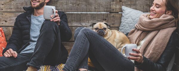 Младић, девојка и пас. - Sputnik Србија