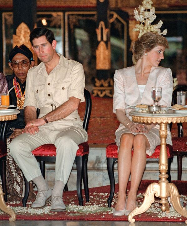 Princ Čarls i princeza Dajana tokom posete Indoneziji 1989. - Sputnik Srbija