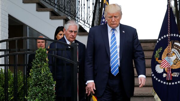 Američki državni sekretar Reks Tilerson i predsednik SAD Donald Tramp dolaze na konferenciju za medije u Nju Džerziju - Sputnik Srbija