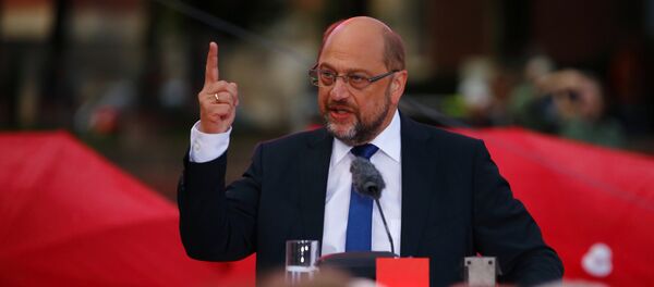 Kandidat Socijaldemokratske partije Nemačke Martin Šulc tokom predizborne kampanje u Hamburgu - Sputnik Srbija