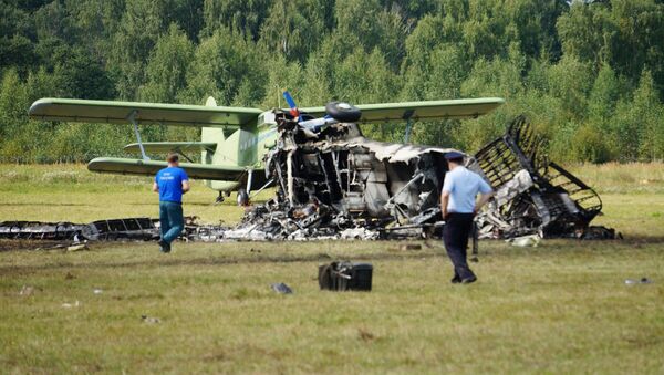 Олупина авиона Ан-2 који се срушио током аеро-митинга на аеродрому Черно у предграђу Москве - Sputnik Србија