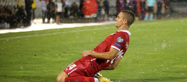 Mijat Gaćinović proslavlja postignuti gol protiv Moldavije. - Sputnik Srbija