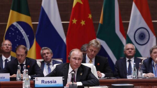 Predsednik Rusije Vladimir Putin na plenarnoj sednici BRIKS-a u Kini - Sputnik Srbija