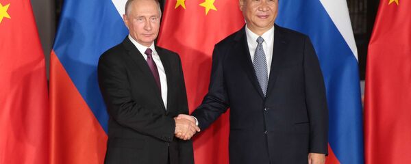 Predsednik Rusije Vladimir Putin i predsednik Kine Si Đinping na marginama samita BRIKS-a - Sputnik Srbija