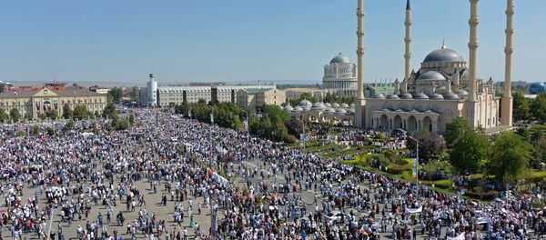 Miting u Groznom u znak podrške muslimanima naroda Rohindža Miting u Groznom u znak podrške muslimanima naroda Rohindža - Sputnik Srbija