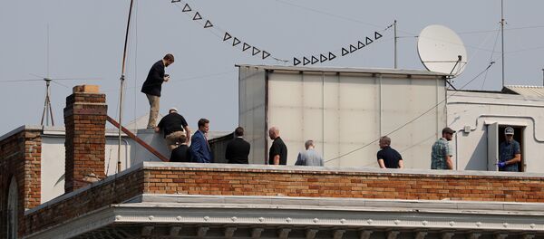 Ljudi na krovu ruskog konzlata u San Francisku - Sputnik Srbija
