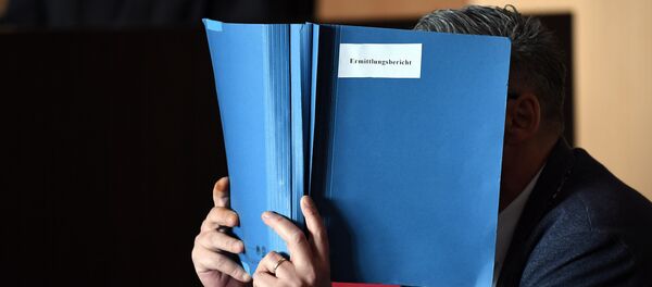 Optuženi Roke M. u sudnici u Dizeldorfu u Nemačkoj. - Sputnik Srbija