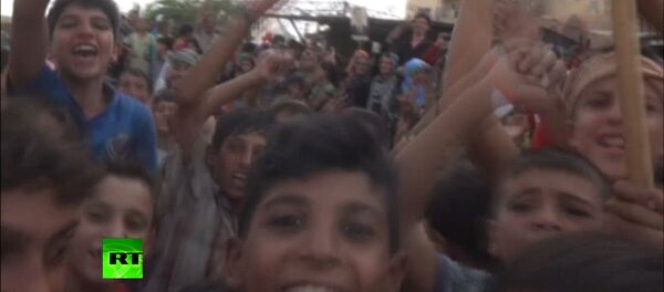 Stanovnici Dejr el Zora su izašli na ulice  da proslave proboj blokade grada - Sputnik Srbija