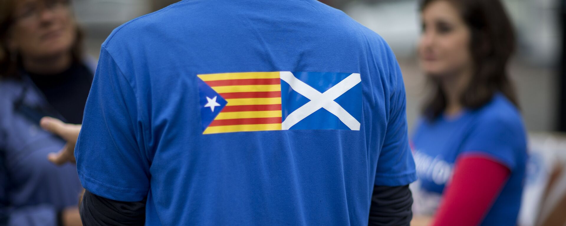 Каталонац у посети Шкотској у мајици подршке референдуму о независности - Sputnik Србија, 1920, 28.09.2022