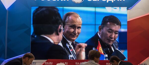 Владимир Путин на источном економском форуму Владимир Путин на источном економском форуму - Sputnik Србија