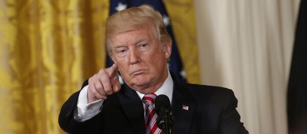 Predsednik SAD Donald Tramp na konferenciji za medije sa emirom Kuvajta šeikom Sabahom el Ahmedom el Džaberom el Sabahom Predsednik SAD Donald Tramp na konferenciji za medije sa emirom Kuvajta šeikom Sabahom el Ahmedom el Džaberom el Sabahom - Sputnik Srbija