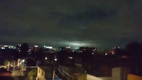 Misteriozna svetlost iznad Meksiko Sitija odmah nakon zemljotresa - Sputnik Srbija