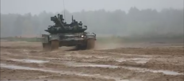 Јединствен снимак тенка Т-90 (видео) Јединствен снимак тенка Т-90 (видео) - Sputnik Србија