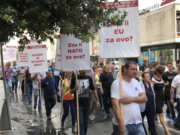 Протест отпуштених војника у Подгорици Протест отпуштених војника у Подгорици - Sputnik Србија