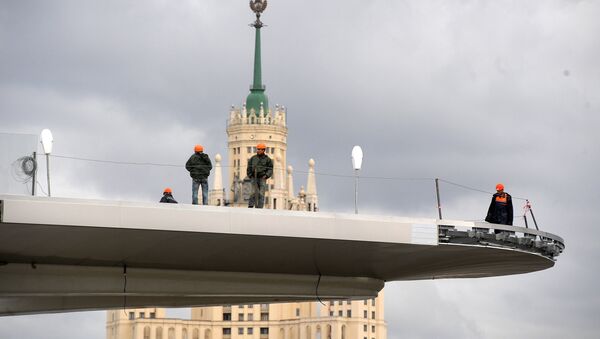 Изградња летећег моста у Москви - Sputnik Србија