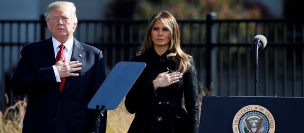 Donald i Melanija Tramp na komemoraciji povodom 11. septembra 2001. Donald i Melanija Tramp na komemoraciji povodom 11. septembra 2001. - Sputnik Srbija