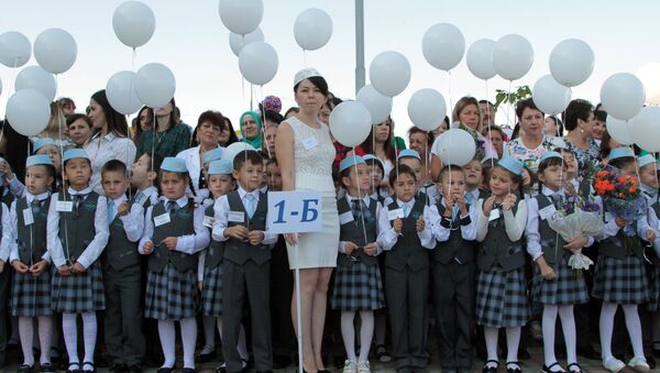 Učenici prvog razreda škole u Simferopolju - Sputnik Srbija