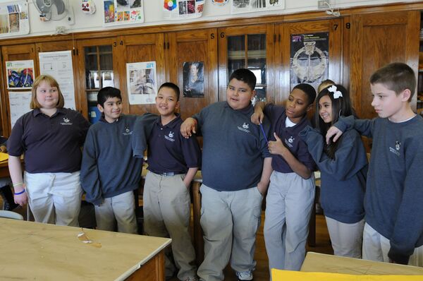 Učenici Harding srednje škole u američkoj državi Ajovi u đačkim uniformama. - Sputnik Srbija