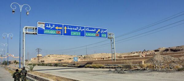 Сиријски војници на улици у Дејр ел Зору - Sputnik Србија