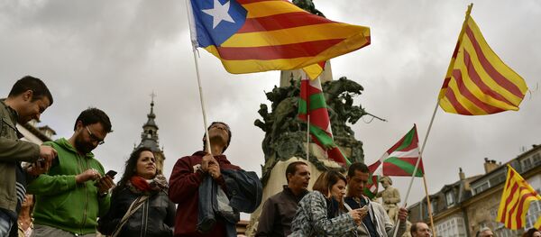 Pro independence supporters wave estelada or pro independence flags during a rally in support for the secession of the Catalonia region from Spain, in Vitoria, northern Spain, Saturday, Sept. 9, 2017 Pro independence supporters wave estelada or pro independence flags during a rally in support for the secession of the Catalonia region from Spain, in Vitoria, northern Spain, Saturday, Sept. 9, 2017 - Sputnik Србија