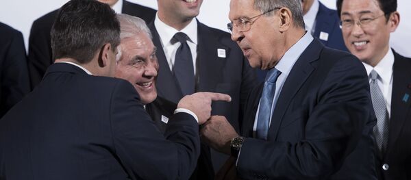 Gossekretarь SŠA Reks Tillerson i glava MID Rossii Sergeй Lavrov vo vremя peregovorov - Sputnik Srbija