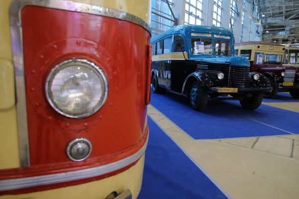 Аутобус АКЗ-1 (десно) приказан на изложби „ExpoCityTrans“ 2016. у Москви Аутобус АКЗ-1 (десно) приказан на изложби „ExpoCityTrans“ 2016. у Москви - Sputnik Србија